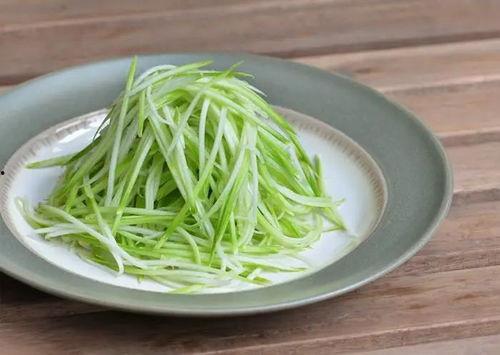 老人吃黄面瓜,老年人的健康美食新选择